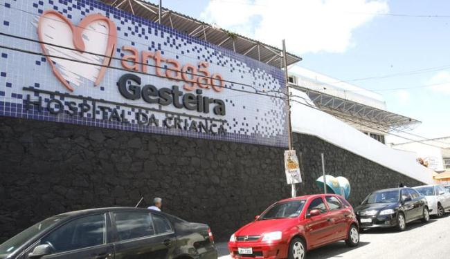 Homem invade hospital infantil e atinge mulher com 17 facadas