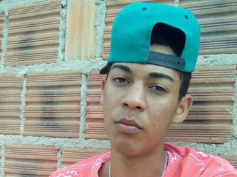 Jovem morre depois de colidir moto em vaca na BA 417