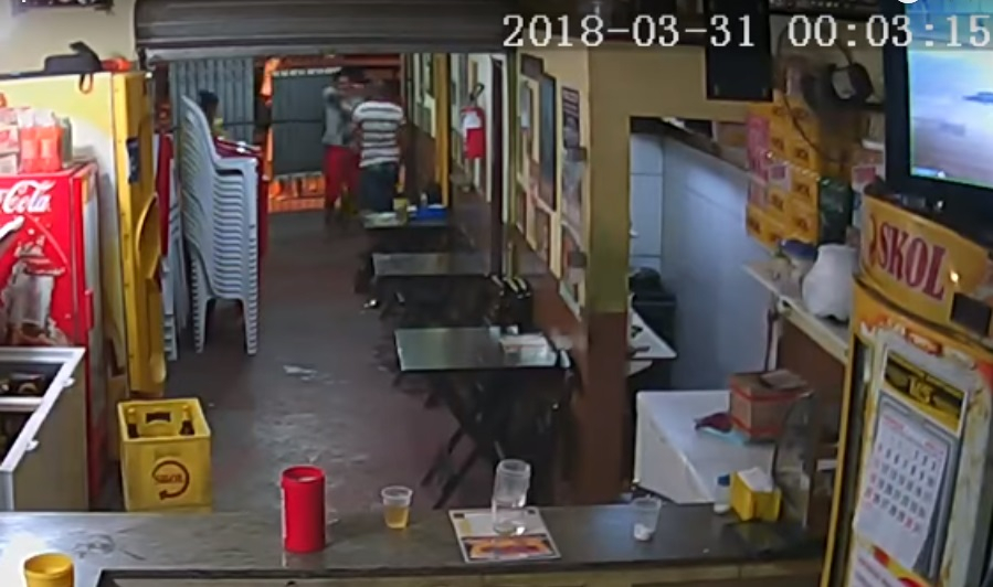 Câmera de segurança registra momento que assassino matou dono de bar em Riachão