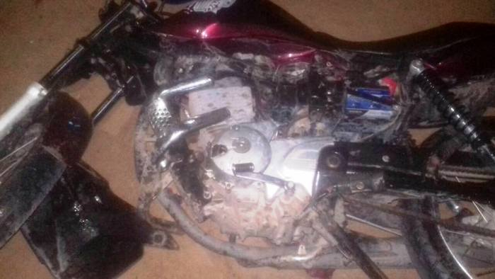 Um morto e dois feridos em colisão de moto na cidade de Quixabeira