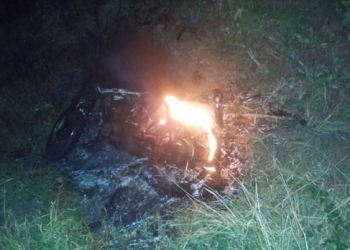 São Domingos – Moto fica sem gasolina, é levada por bandidos durante assalto e encontrada queimada