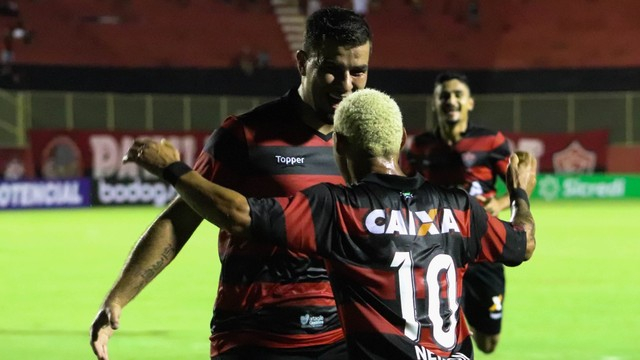 Copa do Brasil: Com três gols de Neilton, Vitória despacha o Bragantino e chega às oitavas de final