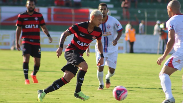 Baianão: Vitória leva gol nos acréscimos e deixa de ampliar vantagem sobre o Bahia de Feira