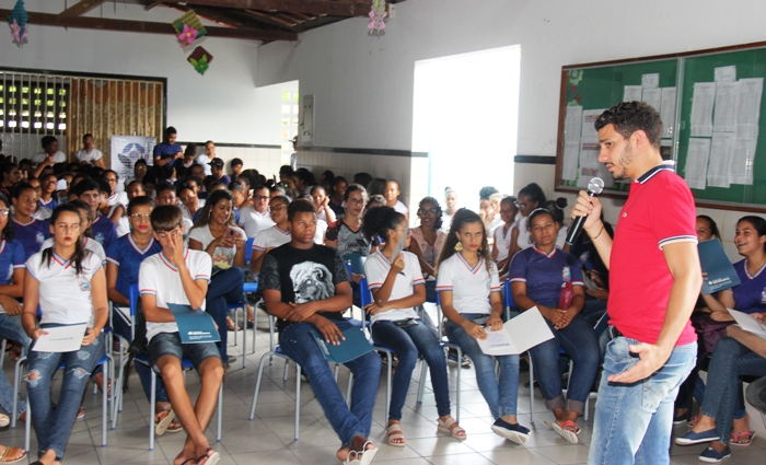Neto Carletto apresenta o seminário “Conversa, Debate e Ação Progressista” em escola pública de Valente e de Retirolândia