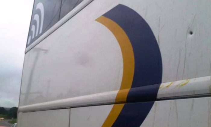 Ônibus da caravana de Lula no Paraná são atingidos por tiros