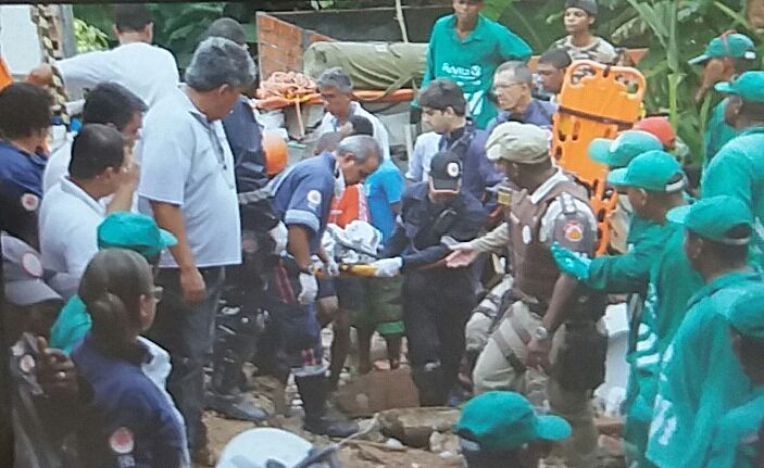 Pituaçu: sobe para quatro número de mortos em desabamento de imóvel