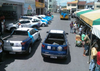 Araci – Prefeito Silva Neto entrega veículos e assina ordens de serviços no valor de R$ 6 milhões