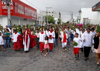 Coité – Católicos celebram abertura da semana santa com procissão e missa de ramos