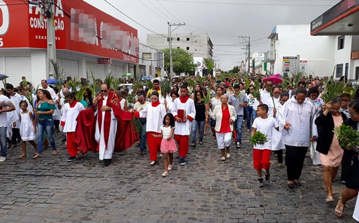 Coité – Católicos celebram abertura da semana santa com procissão e missa de ramos