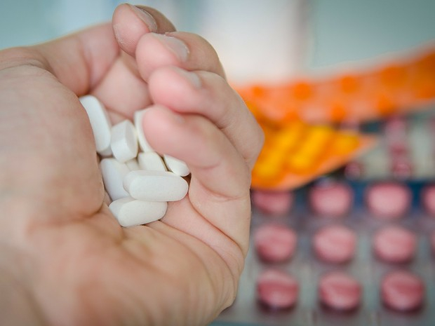 Médico alerta para riscos da automedicação