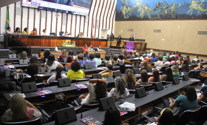 Salvador – Sessão Especial e lançamento de livro marcaram a abertura do Março Mulher na ALBA