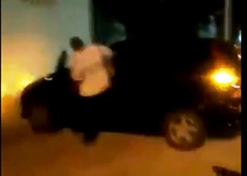 Populares filmam momento que suposto falso médico foge do hospital de Riachão do Jacuípe – Veja o vídeo