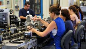 IBGE: mulheres ganham menos que homens mesmo sendo maioria com ensino superior