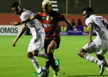 Copa do Nordeste: Vitória sai perdendo para o ABC, vira o jogo e cede empate nos acréscimos