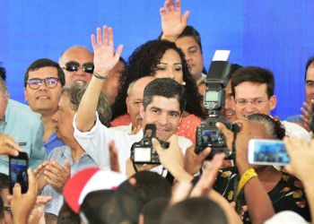 ACM Neto adia candidatura ao Governo e continua prefeito de Salvador