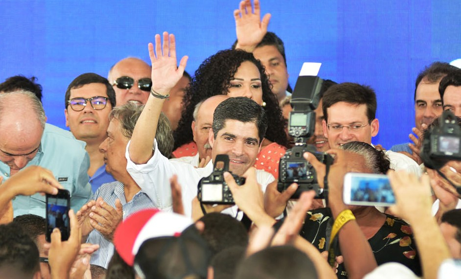 ACM Neto adia candidatura ao Governo e continua prefeito de Salvador