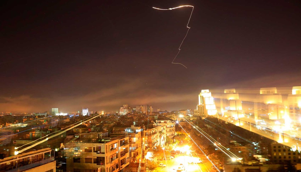 Estados Unidos encerram ataques após atingir instalações químicas da Síria