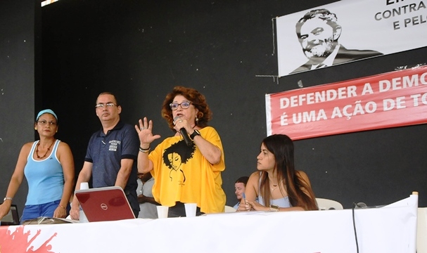 APLB-Sindicato orienta suspensão das aulas nesta sexta-feira (6) como protesto ao pedido de prisão de Lula