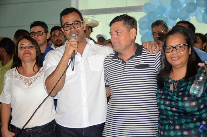 Araci – Durante ato de inauguração de obras, prefeito destaca importância do trabalho do deputado Alex da Piatã na área de saúde