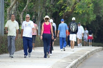 Onze coisas que acontecem com seu corpo quando você começa a caminhar todos os dias
