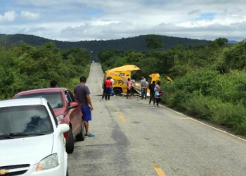 Bandidos explodem carro-forte, roubam dinheiro e armas entre Caém e Jacobina