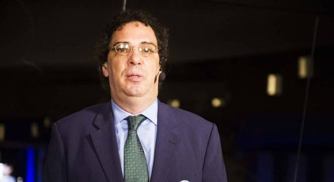 Casagrande é internado durante clássico com suspeita de infarto