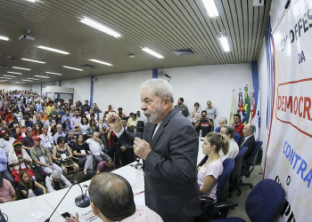 Prisão de Lula será definida hoje