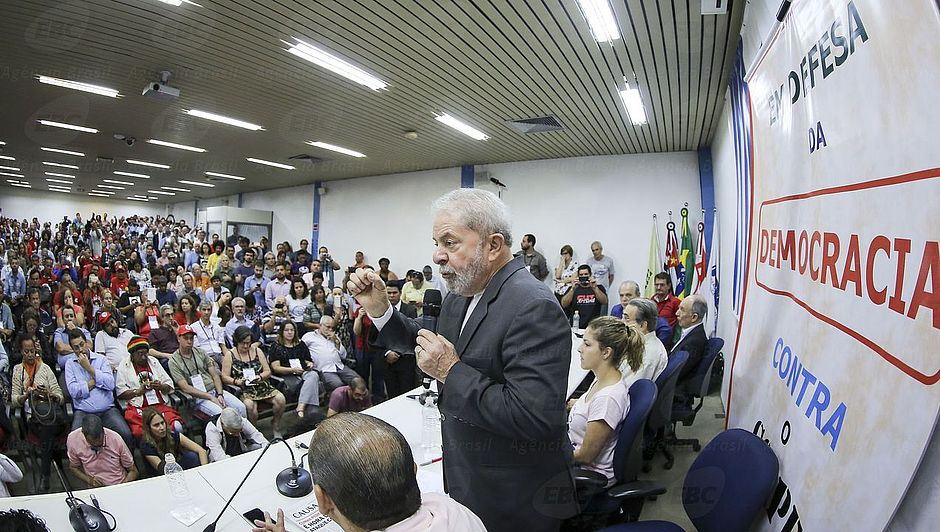 Prisão de Lula será definida hoje