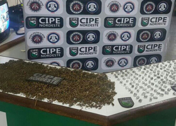 PM apreende 316 porções de drogas e 600 embalagens para cocaína