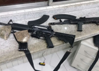 Jaguarari – PRF apreende dois fuzis e munições em veículo abandonado depois de furar bloqueio na BR 407