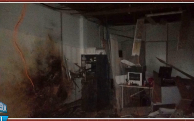 Bandidos armados explodem agência e usam maçarico para abrir caixa eletrônico na Bahia; grupo disparou cerca de 50 tiros
