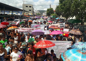 Itiúba: professores vão as ruas em protesto contra a Prefeitura Municipal