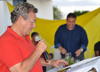 Deputados Luiz Caetano e Alex da Piatã participaram de entrega de dois tratores de pneus em Santa Bárbara
