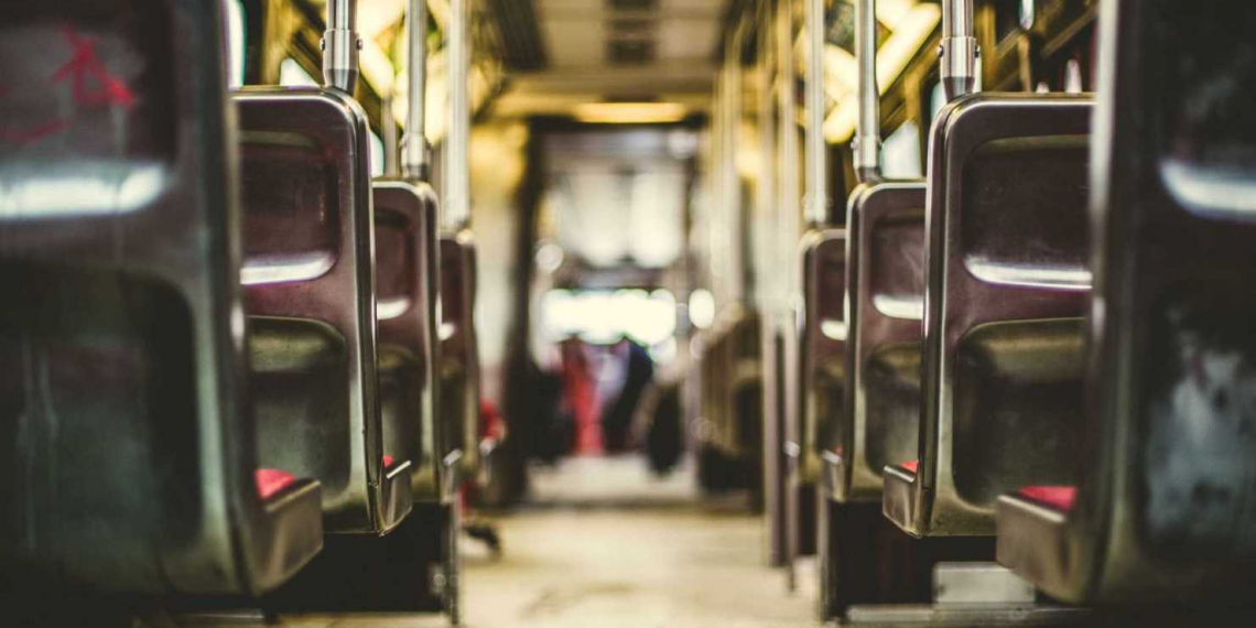 Ladrões assaltam ônibus errado e pedem desculpas a passageiros antes de fuga, diz PM