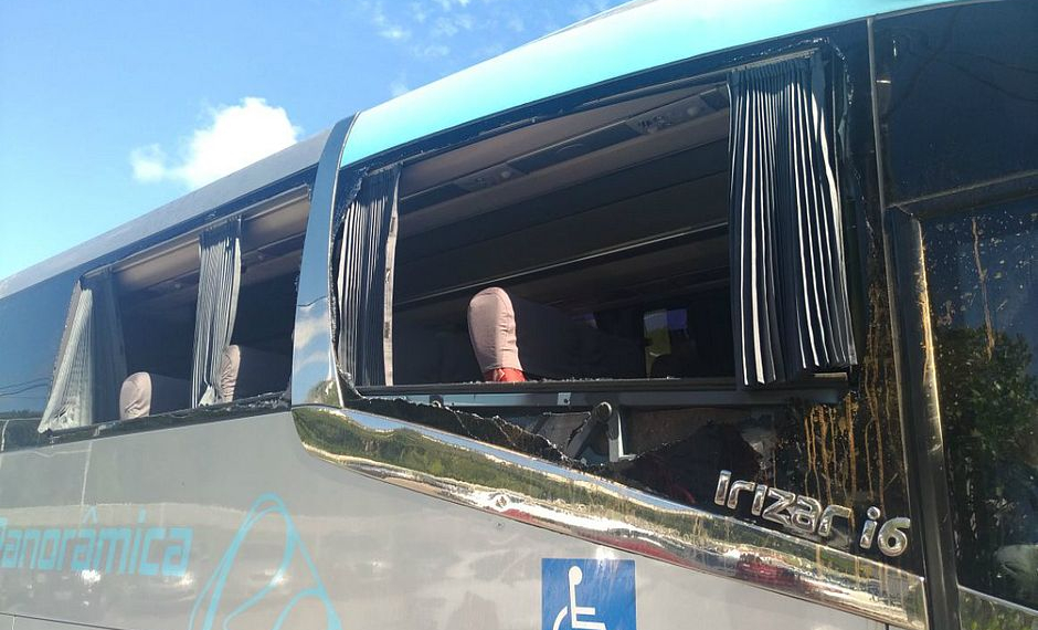 Ônibus do Bahia é atacado por pedradas na chegada ao Barradão