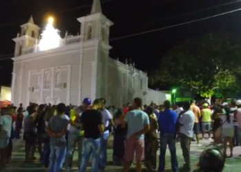 Manifestação pró Lula reúne centenas de pessoas na Praça da Matriz em Coité
