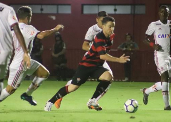 Brasileirão: em jogo marcado por gol relâmpago e erros de arbitragem Vitória e Flamengo ficam no empate