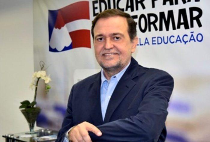 Pinheiro decide permanecer na Secretaria da Educação do Estado