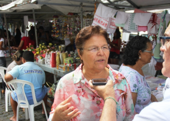 Capacidade dos produtores em criar alternativa de sobrevivência chamou atenção da deputada Fátima Nunes durante FEIRAFES em Valente