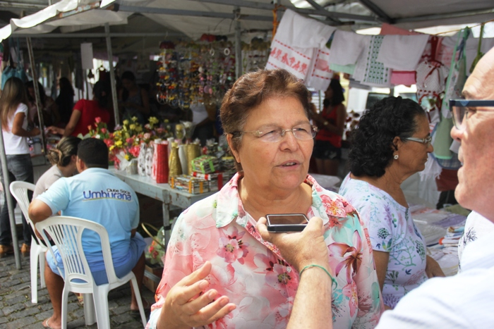 Capacidade dos produtores em criar alternativa de sobrevivência chamou atenção da deputada Fátima Nunes durante FEIRAFES em Valente