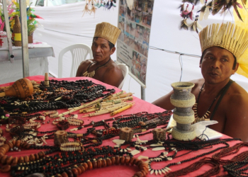 Artesanato indígena também pode ser encontrado na FEIRAFES em Valente
