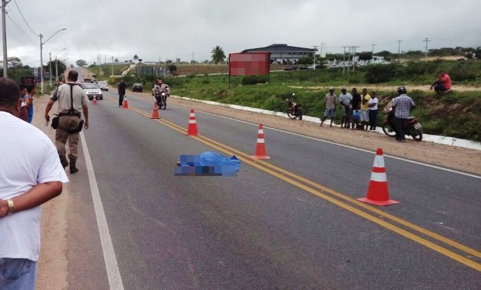 Mulher morre em acidente de moto  na BA 409 quando se dirigia para o trabalho
