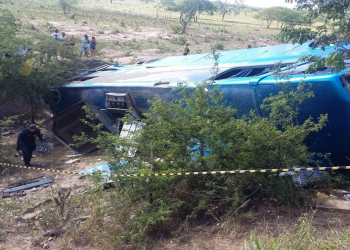 Acidente em Sergipe com ônibus que saiu da BA deixa 2 mortos e 24 feridos