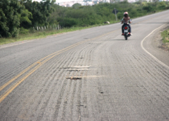 Surgem os primeiros buracos na BA 411 trecho Coité – Salgadália