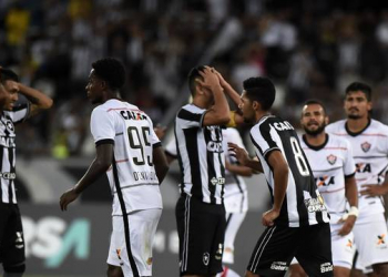 Em jogo de poucas chances, Botafogo e Vitória empatam no Nilton Santos
