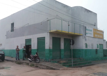 Coité incia a semana sem gasolina, água e gás, mas tem dinheiro