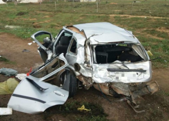 Mulher morre e seis pessoas ficam feridas na Bahia após motorista desviar de cachorro e bater em caminhonete
