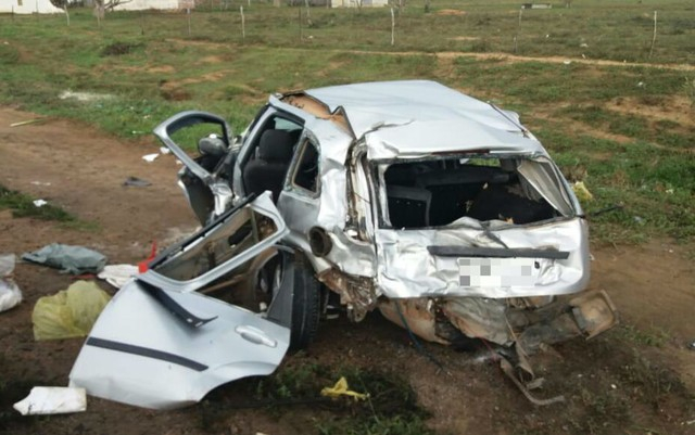 Mulher morre e seis pessoas ficam feridas na Bahia após motorista desviar de cachorro e bater em caminhonete