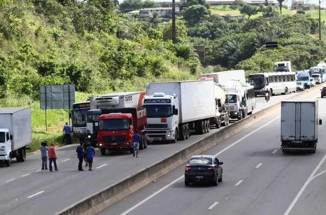 Cerca de 6 mil contêineres deixaram de ser movimentados na Bahia