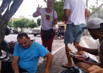 Professores da rede municipal de Teofilândia apoiam os caminhoneiros na distribuição de alimentos e água